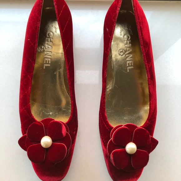 CHANEL Shoes - Vintage Chanel Shoes!